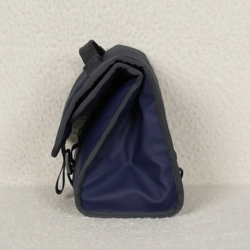 YETI Daytrip Lunch Bag Navy Soft-Cooler Fold-and-Go Insulation Personal Durable